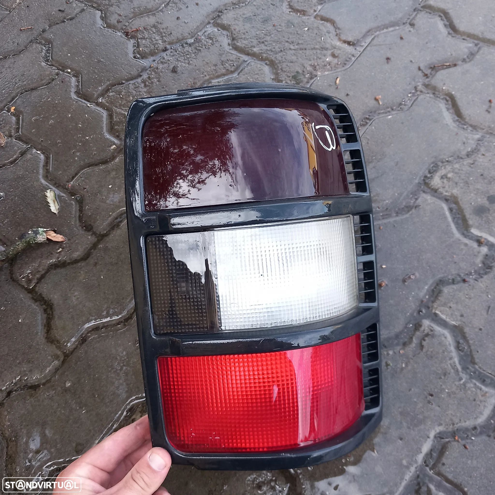Farol tras passageiro mitsubishi pagero - 1