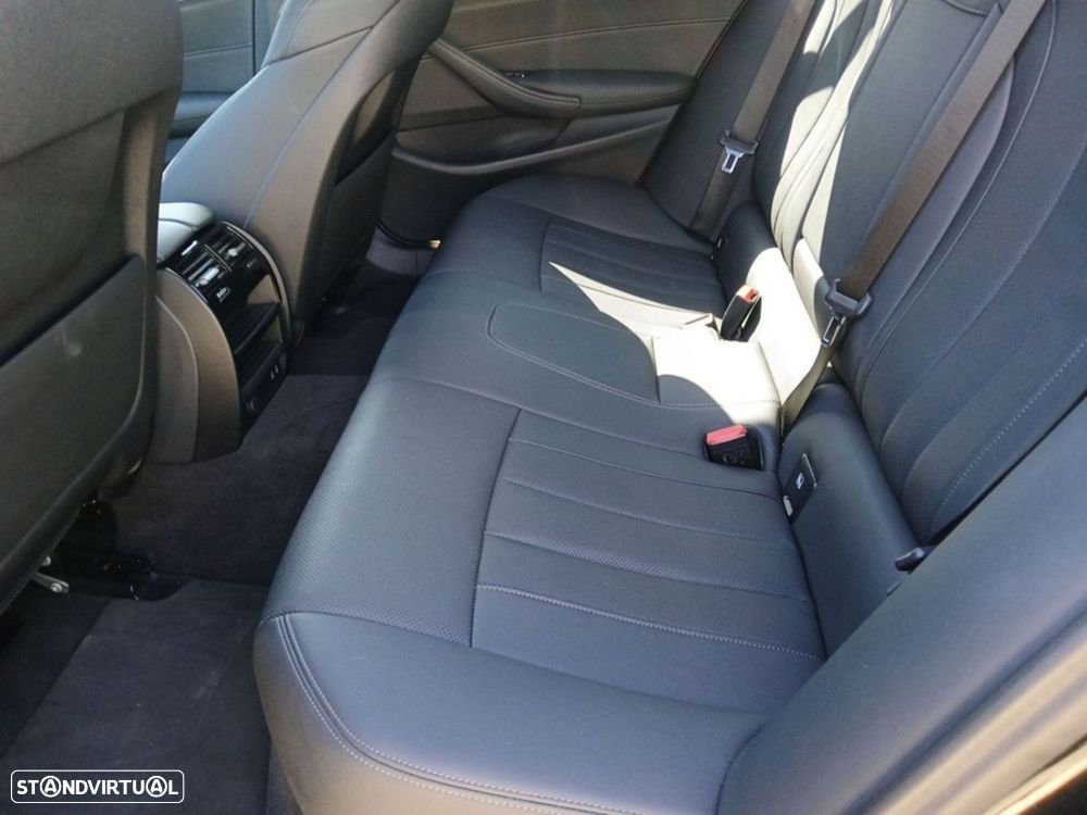 BMW 520 d Pack Desportivo M Auto - 14