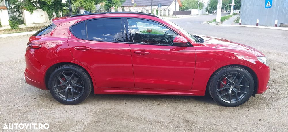 Alfa Romeo Stelvio 2.0 Turbo 16V AT8-Q4 Ti - 8