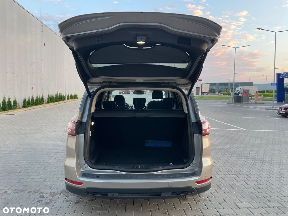 Ford S-Max - 11