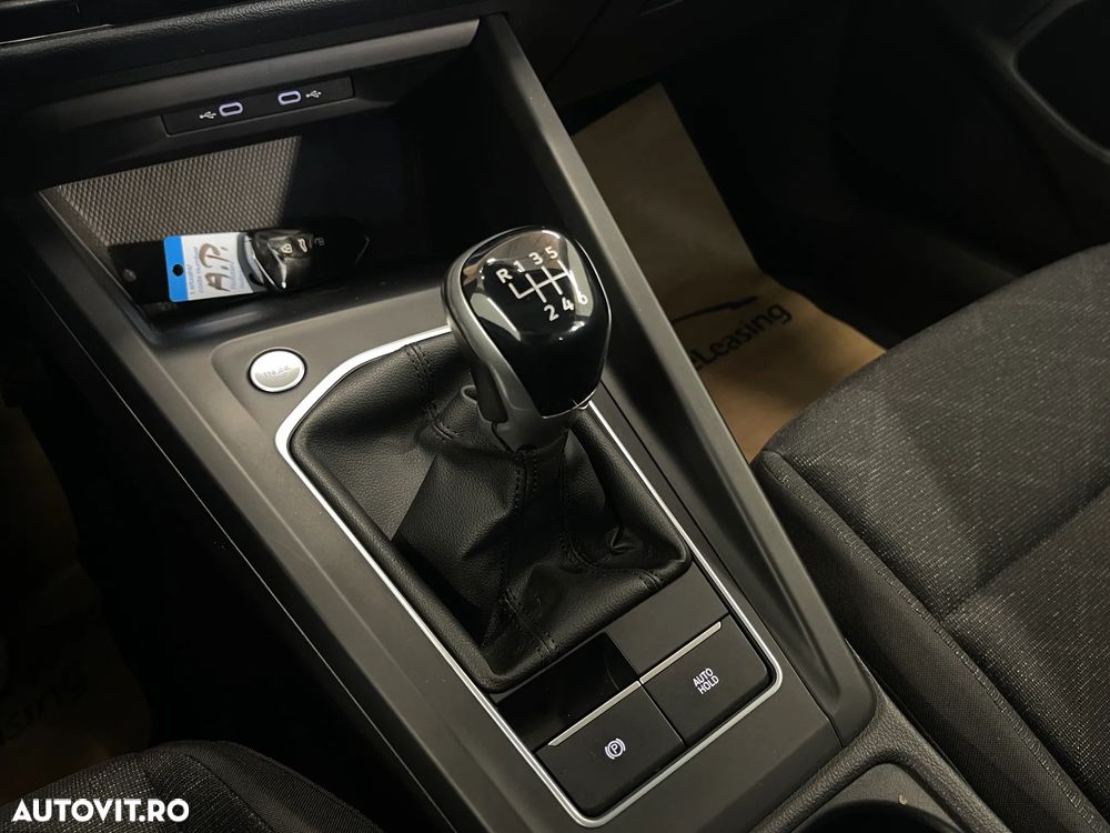 Volkswagen Golf - 22