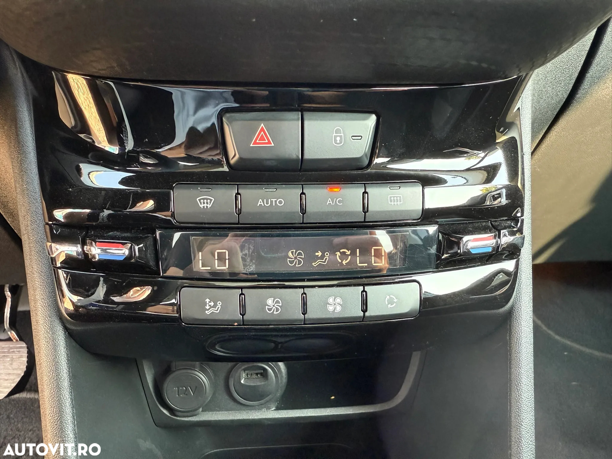 Peugeot 2008 1.2 PureTech Turbo EAT6 S&S Allure - 16