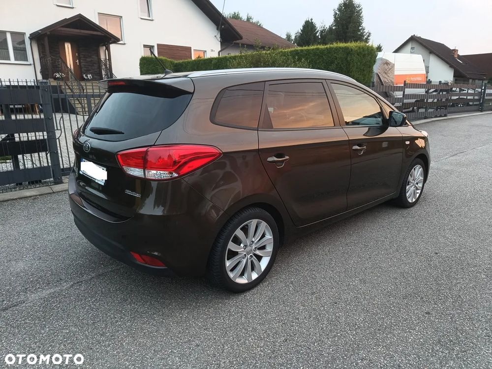 Kia Carens - 4