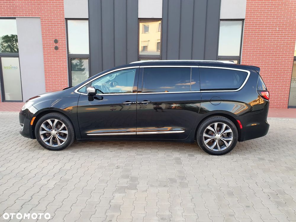 Chrysler Pacifica - 3