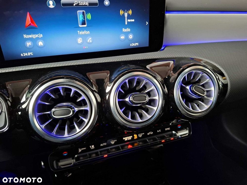 Mercedes-Benz CLA - 23