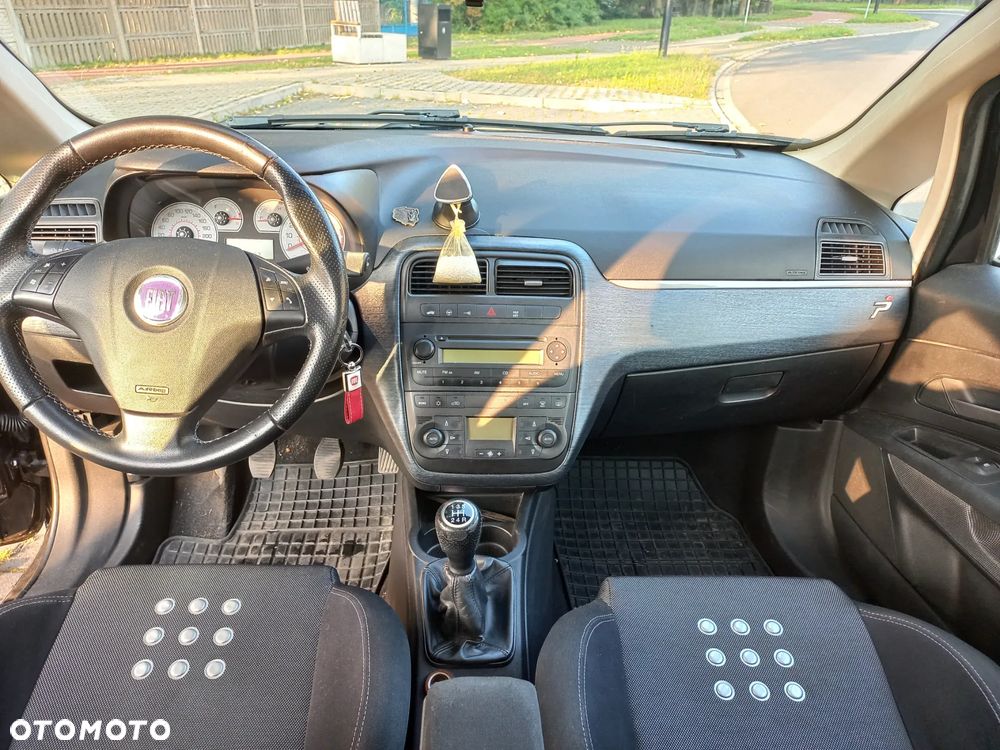 Fiat Punto 1.4 16V Emotion - 11