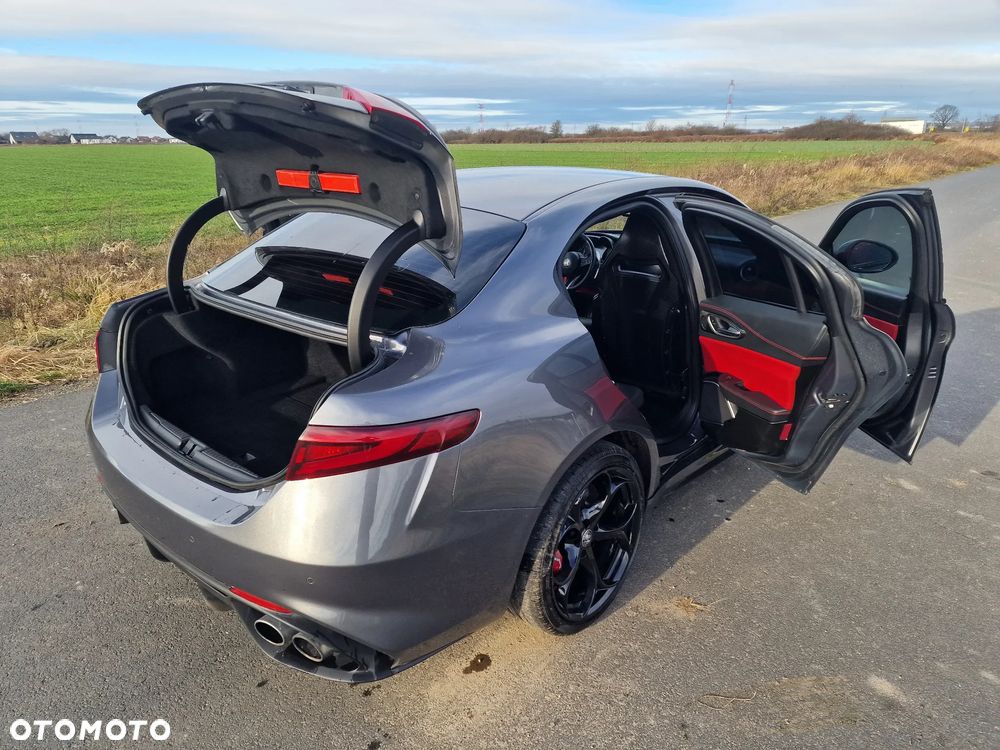 Alfa Romeo Giulia 2.9 V6 Bi-Turbo AT8 Quadrifoglio - 34