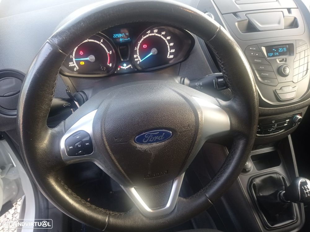 Ford Transit Courier - 12