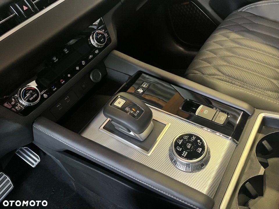 Mitsubishi Outlander - 11