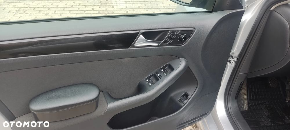Volkswagen Jetta 2.0 TDI DPF Comfortline - 16