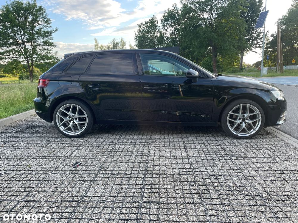 Audi A3 Sportback 1.6 TDI DPF Ambiente - 2