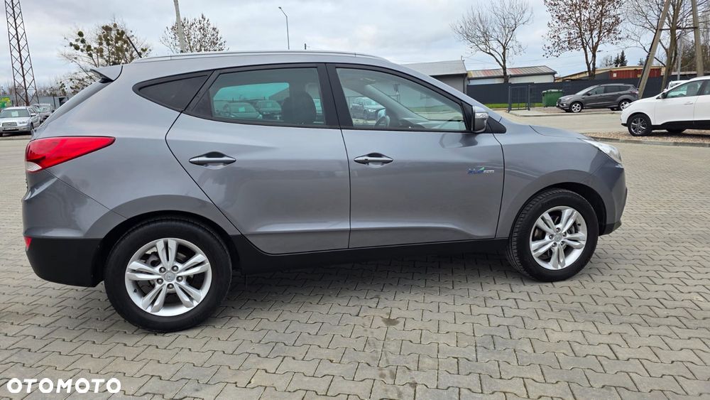 Hyundai ix35 1.7 CRDi 2WD blue Finale Gold - 15