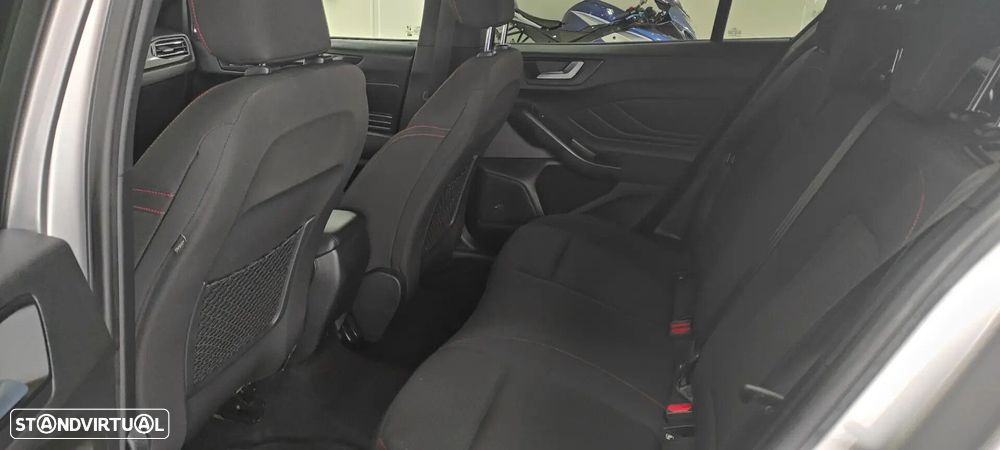 Ford Focus 1.0 EcoBoost MHEV ST-Line - 19