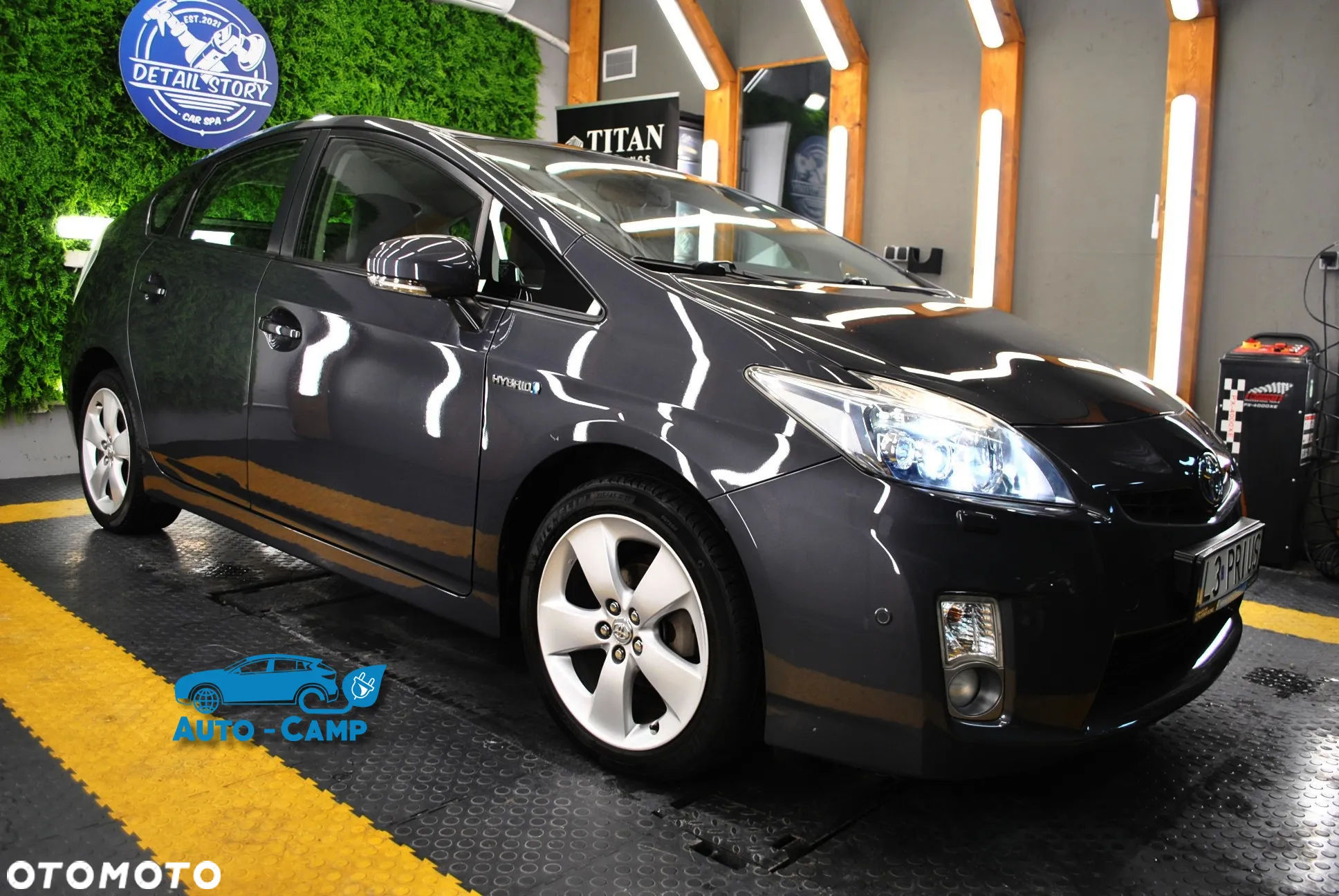 Toyota Prius 1.8 HSD Premium - 27