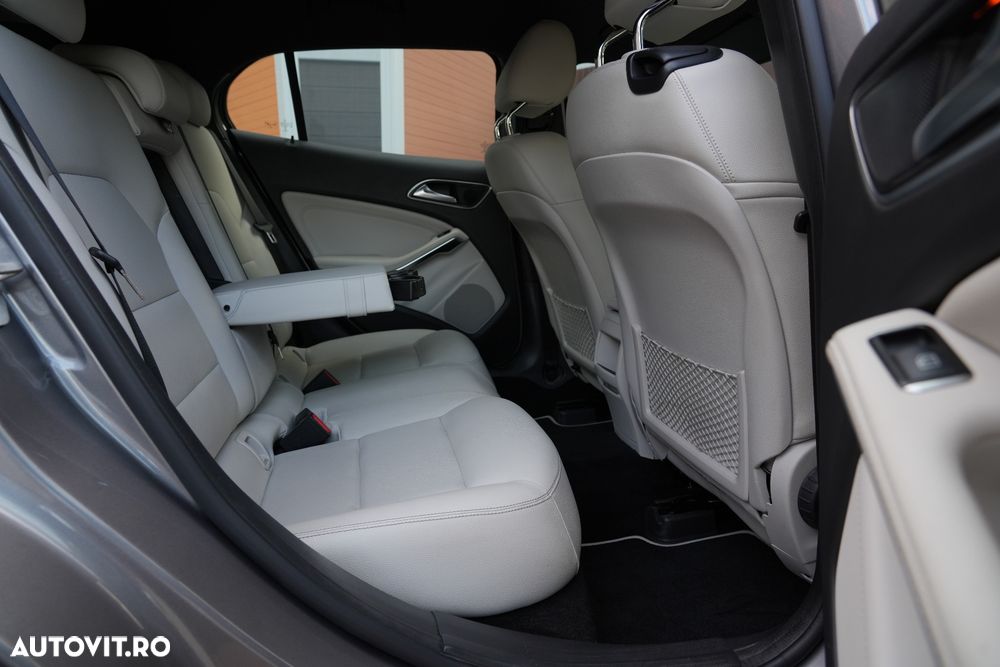 Mercedes-Benz GLA 220 d 4MATIC 7G-DCT - 19