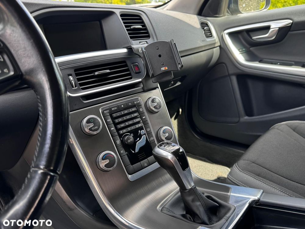 Volvo V60 D4 Drive-E Momentum - 17