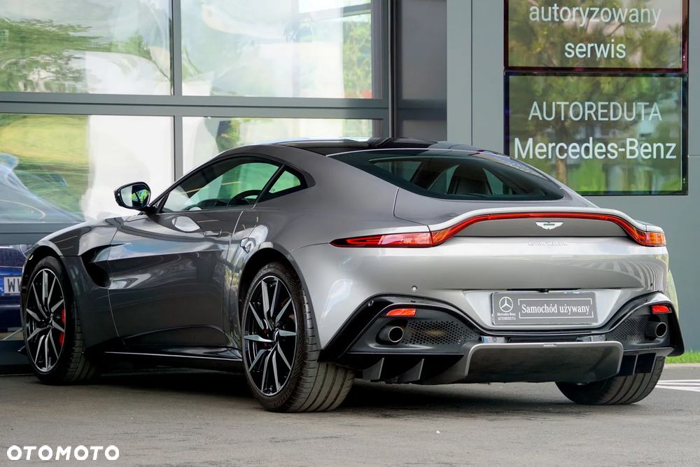 Aston Martin Vantage - 9