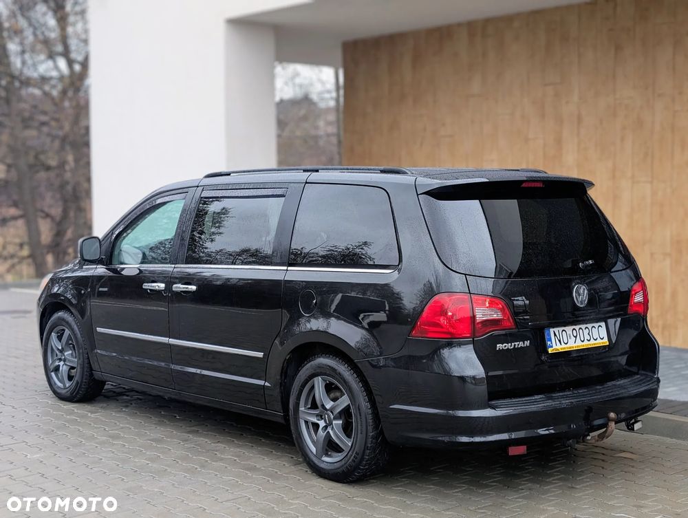Volkswagen Routan - 12