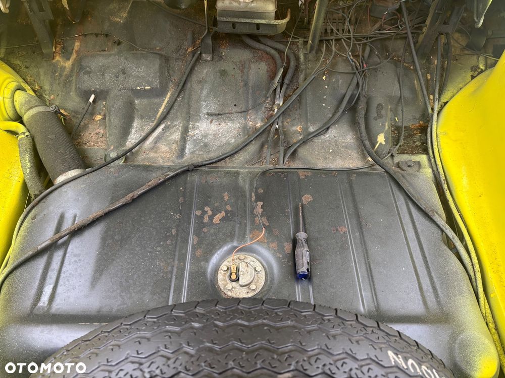 Volkswagen Karmann Ghia - 13