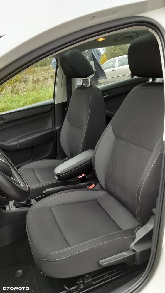 Skoda RAPID - 12
