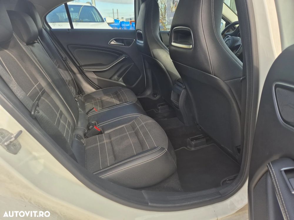 Mercedes-Benz A 180 (BlueEFFICIENCY) 7G-DCT - 18