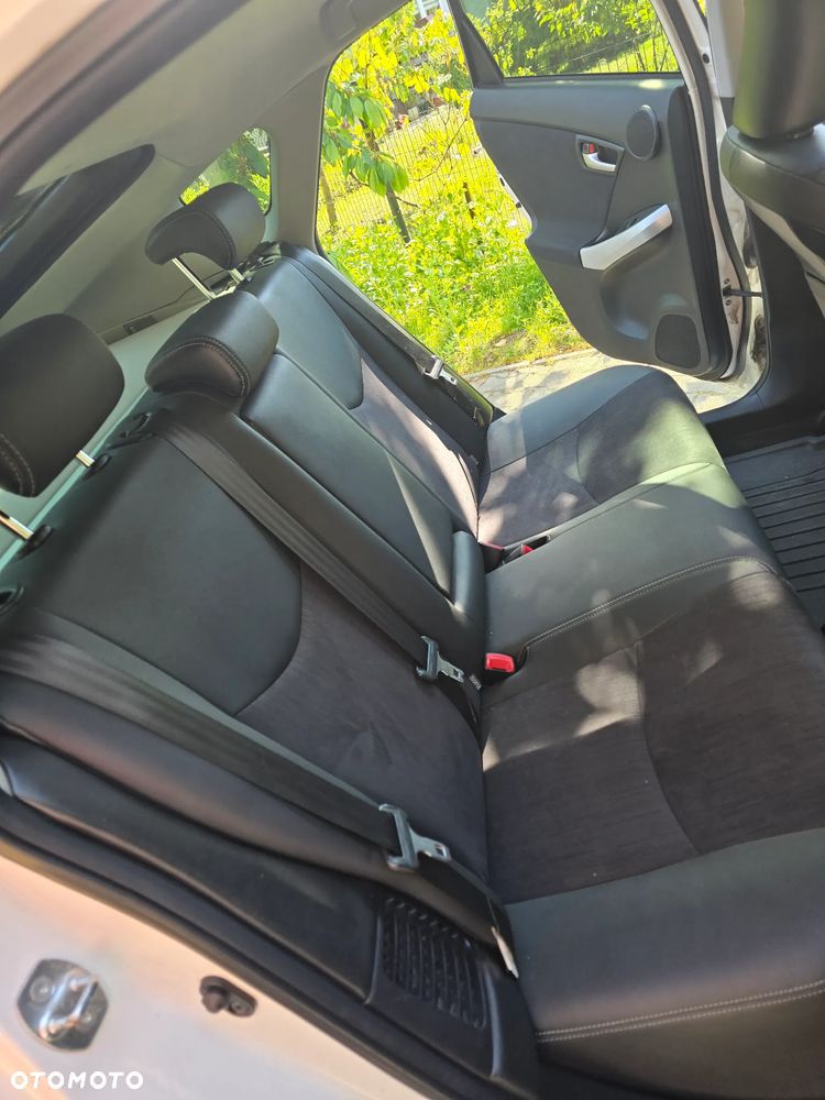 Toyota Prius 1.8 HSD Prestige - 10