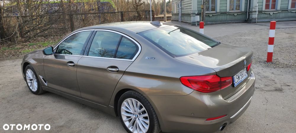 BMW Seria 5 530e iPerformance Luxury Line sport - 11