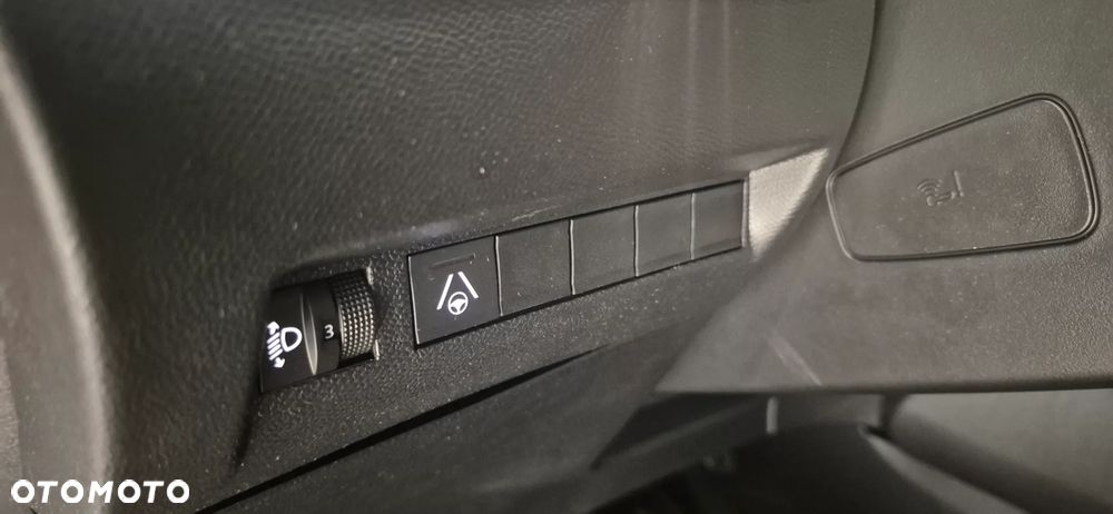 Peugeot 2008 PureTech 130 Allure S&S EAT8 - 13