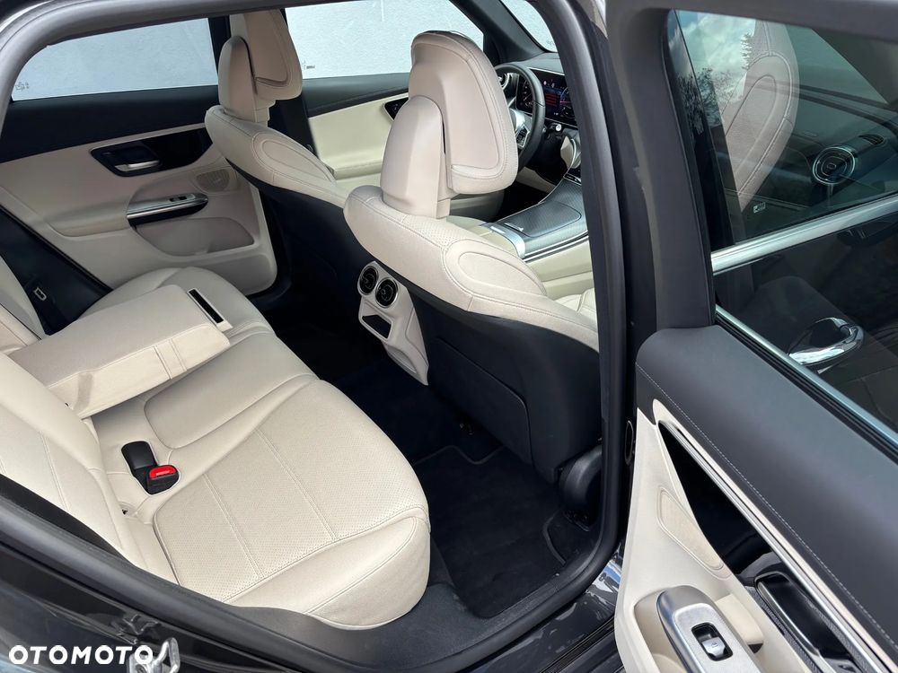 Mercedes-Benz GLC - 12