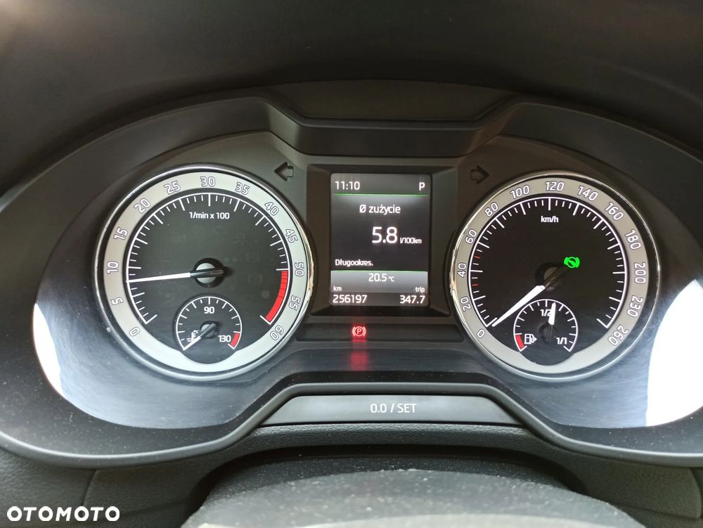 Skoda Octavia 2.0 TDI Ambition DSG - 6