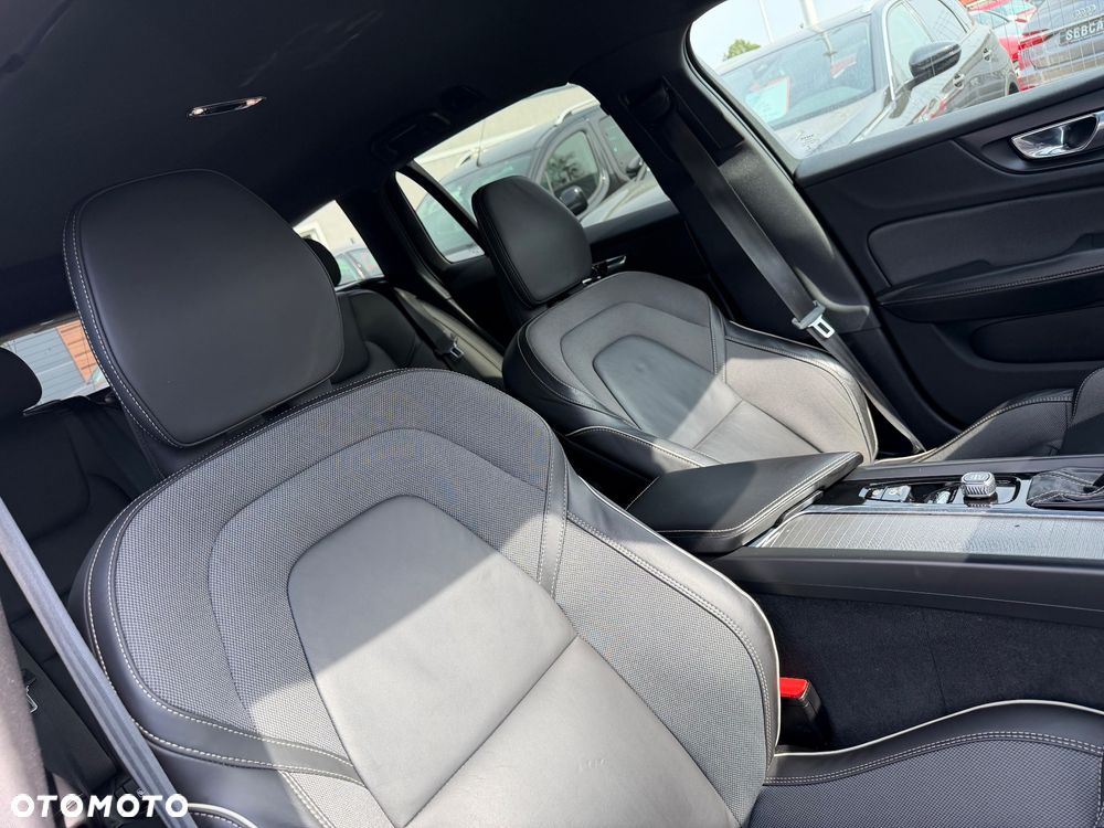 Volvo V60 D3 R-Design - 30