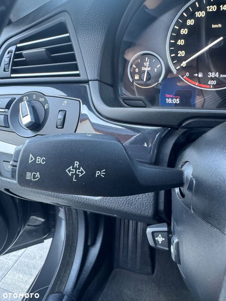 BMW Seria 5 530d xDrive - 14