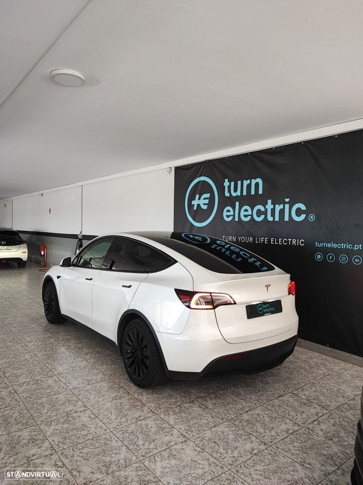 Tesla Model Y Long Range RWD — fotografia 4