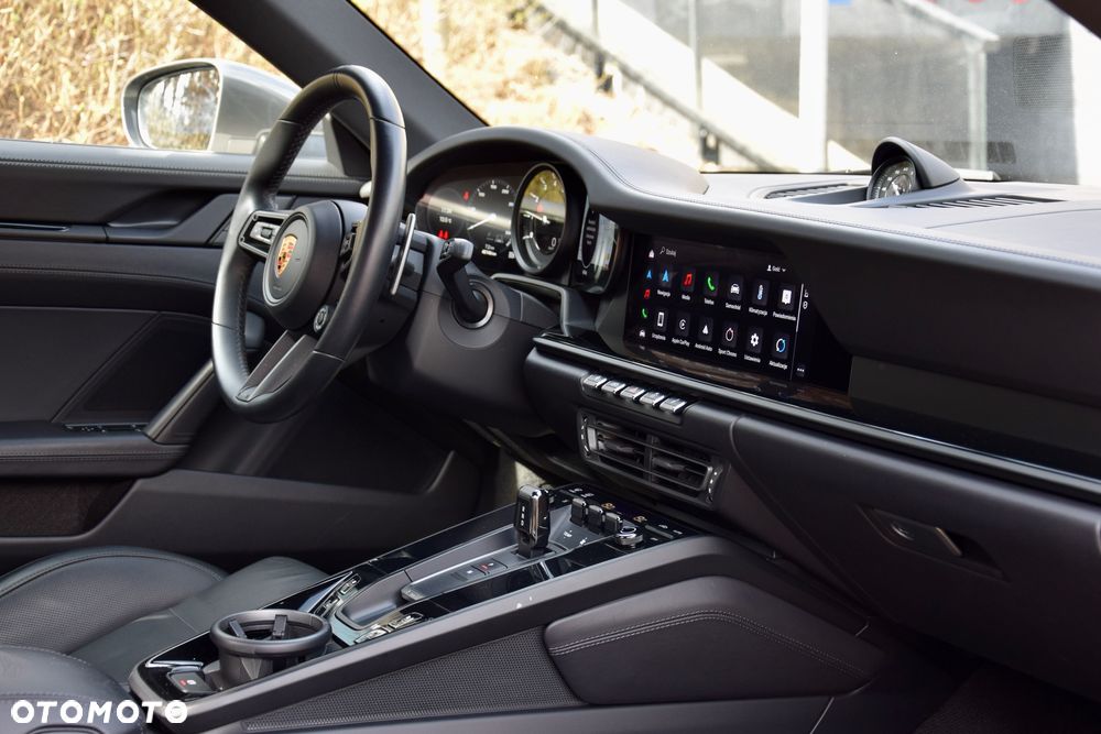 Porsche 911 Carrera T PDK - 11