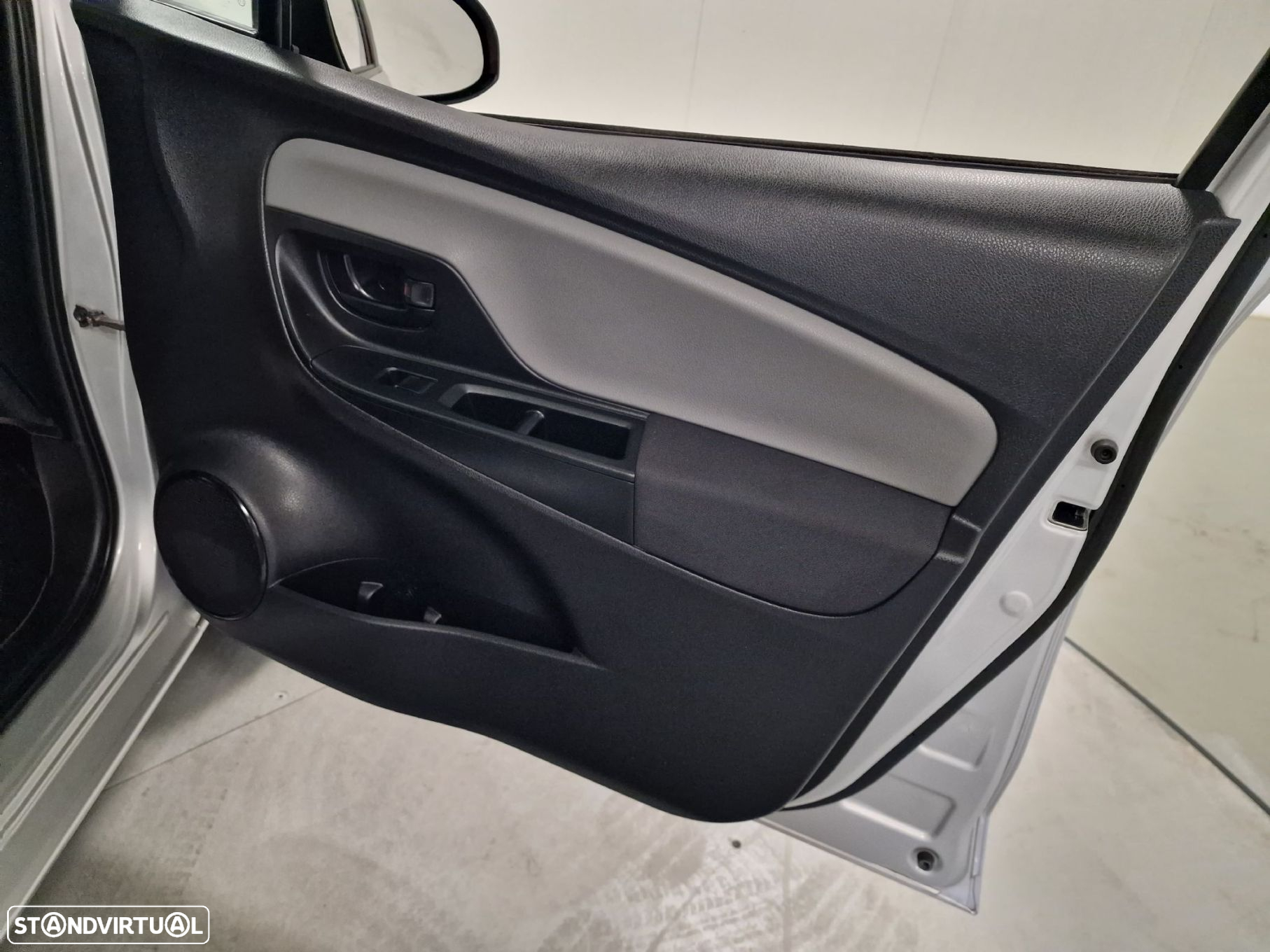 Toyota Yaris - 55