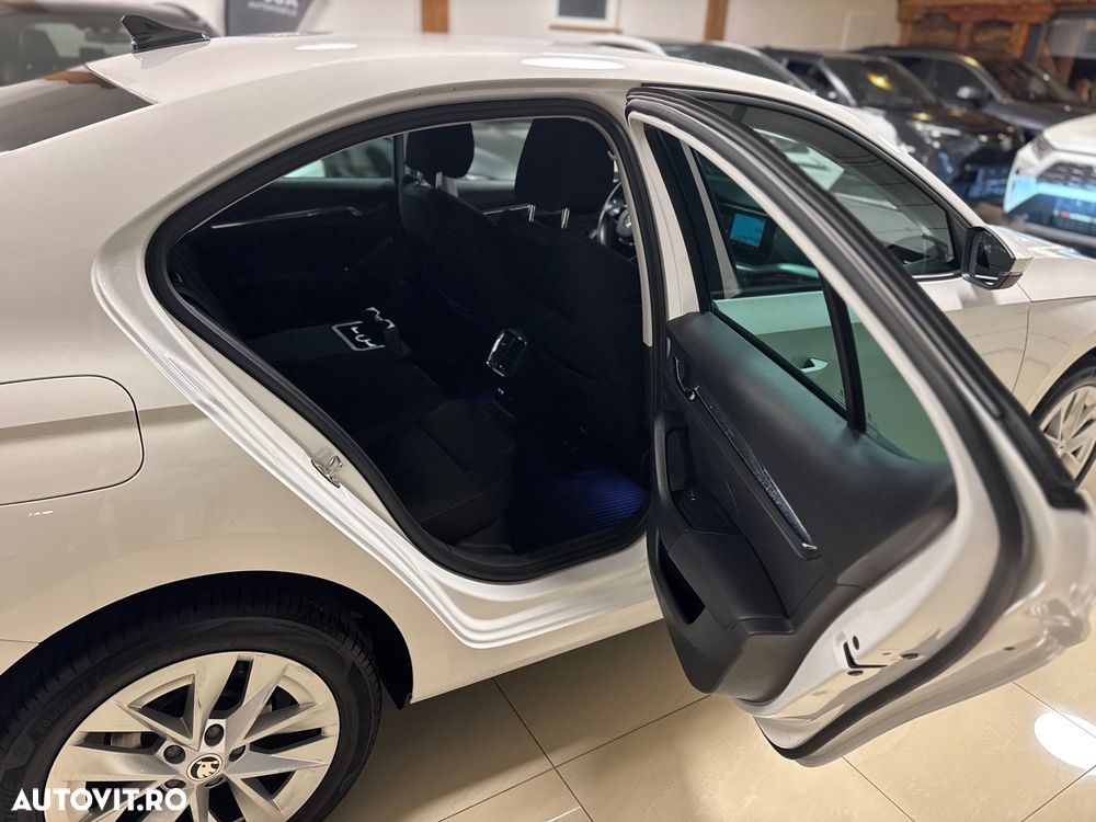 Skoda Octavia 2.0 TDI DSG First Edition - 11