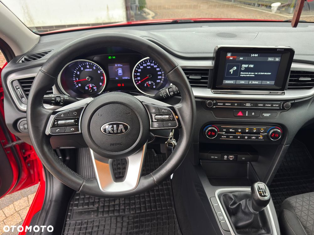 Kia Ceed - 32