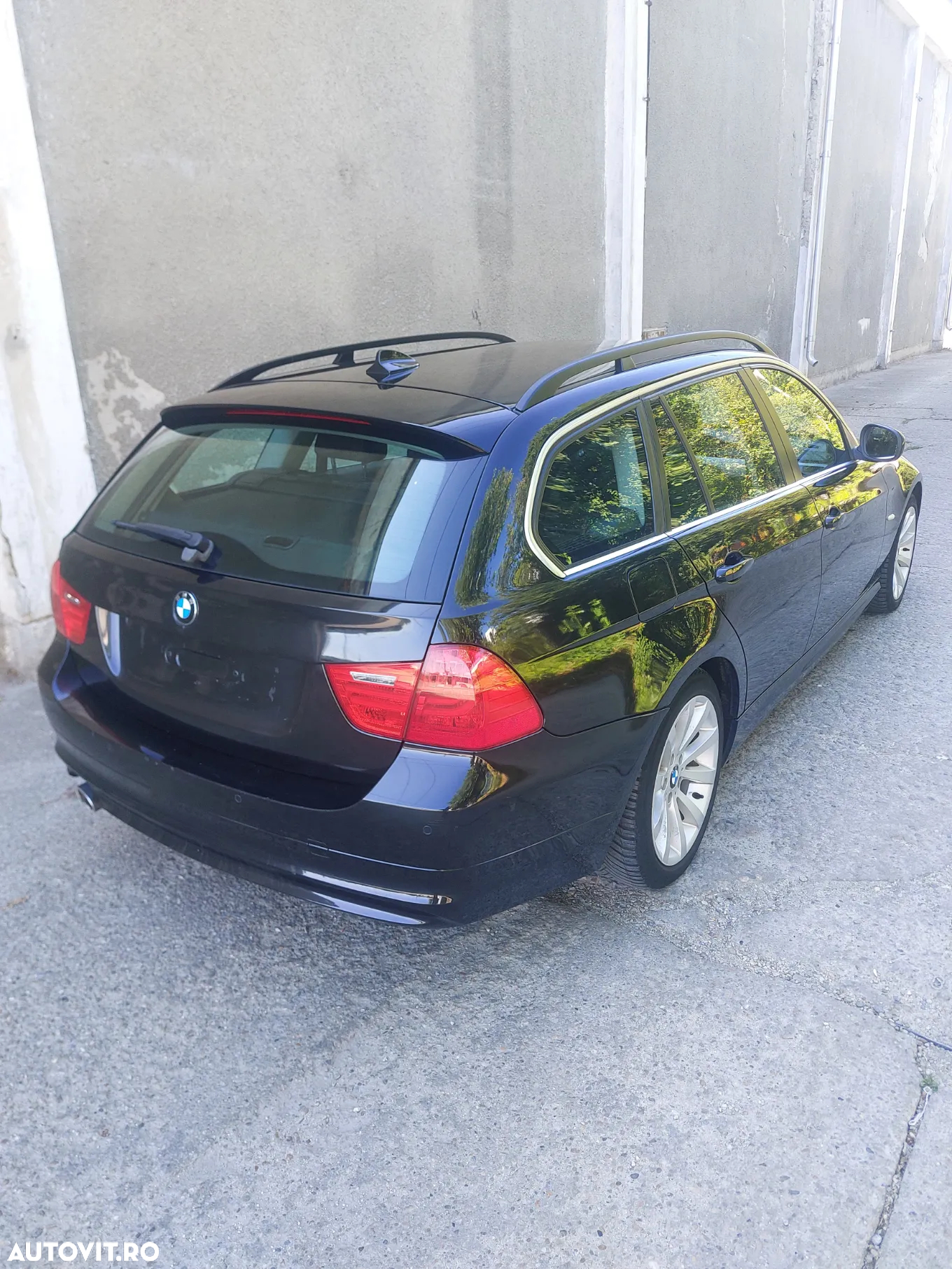 BMW Seria 3 318d DPF Touring Aut. - 18