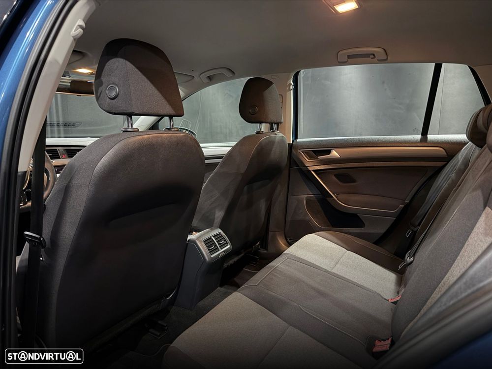 VW Golf 1.6 TDI Confortline - 23