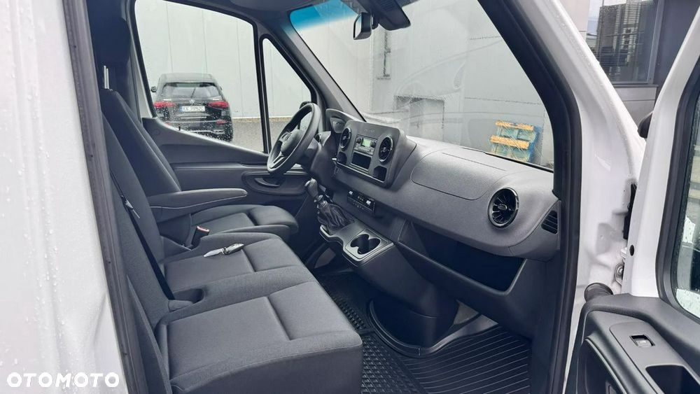 Mercedes-Benz Sprinter - 22