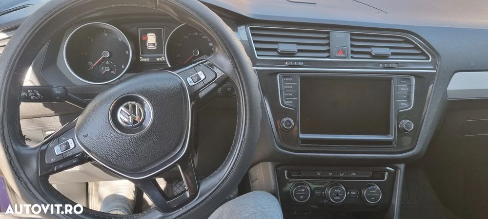 Volkswagen Tiguan 2.0 TDI 4Mot DSG Comfortline - 9
