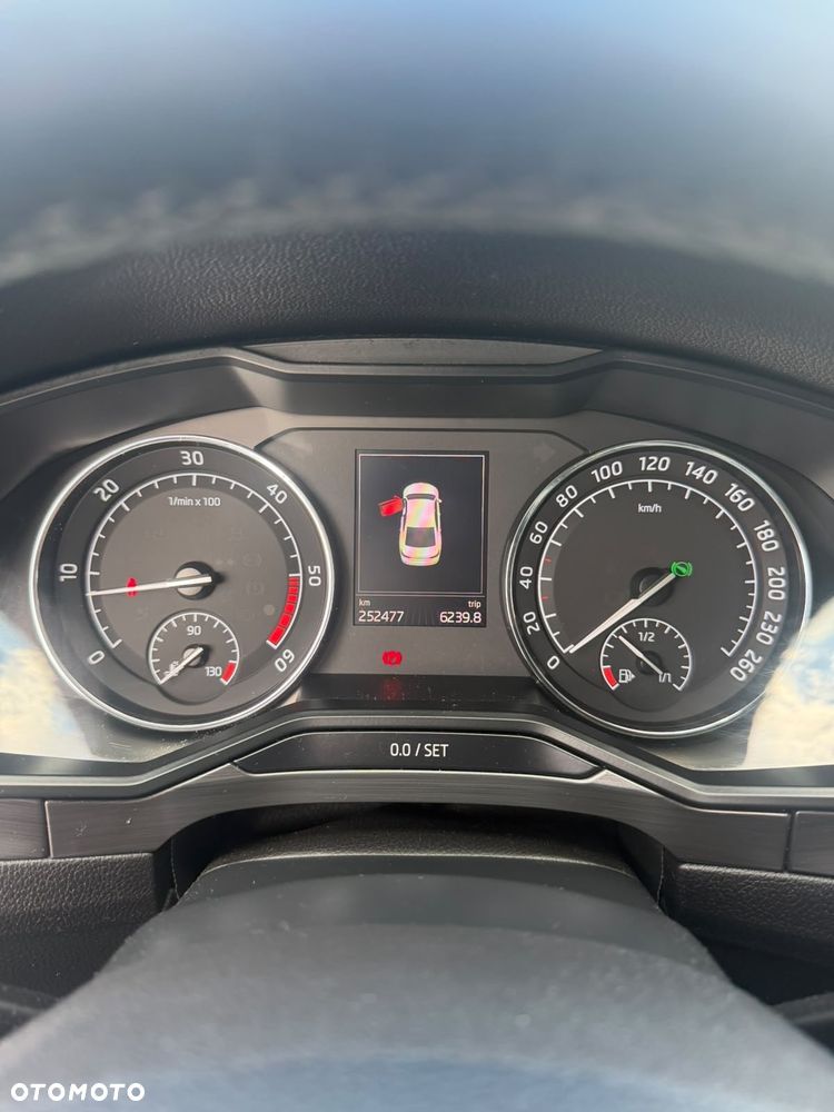 Skoda Superb 2.0 TDI Ambition DSG - 6