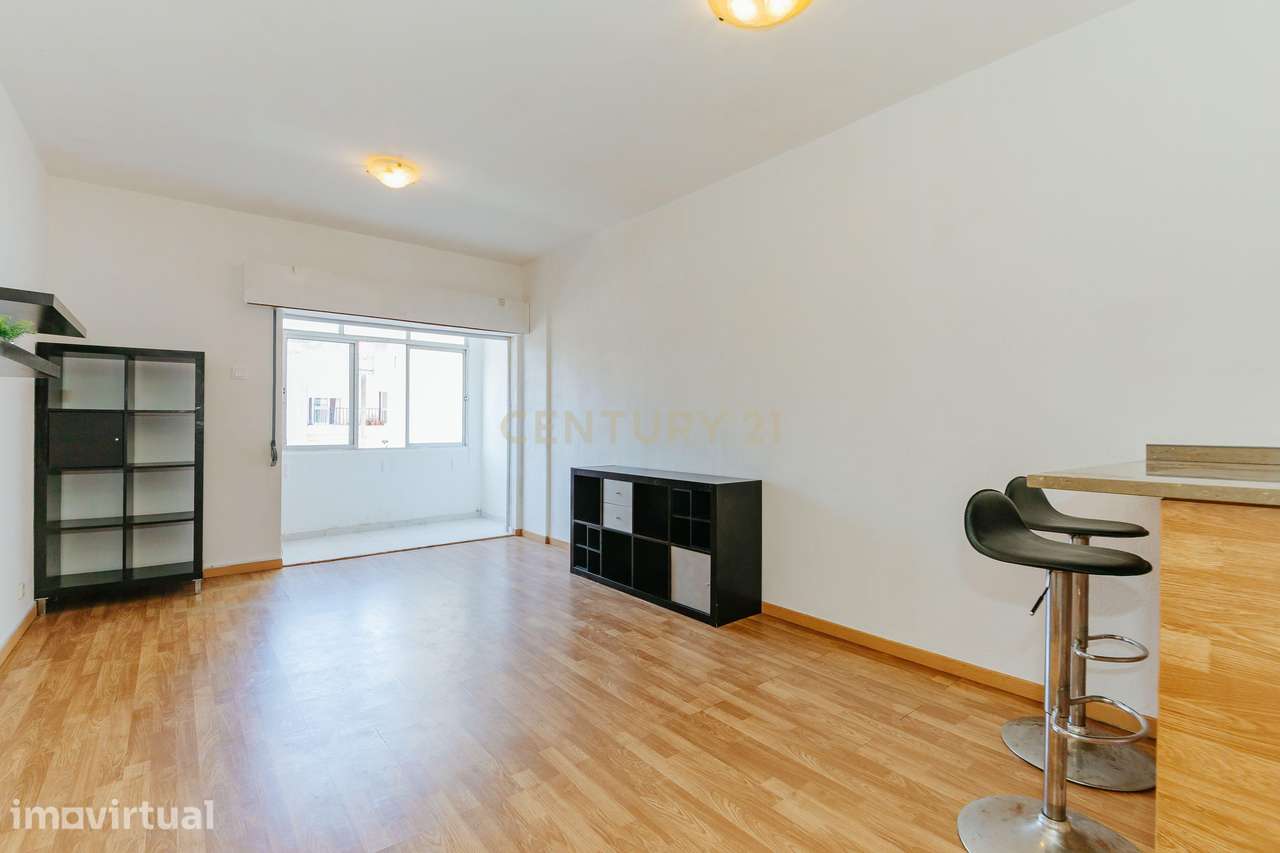 Apartamento T1 Acolhedor em Monte Abraão - Grande imagem: 4/17