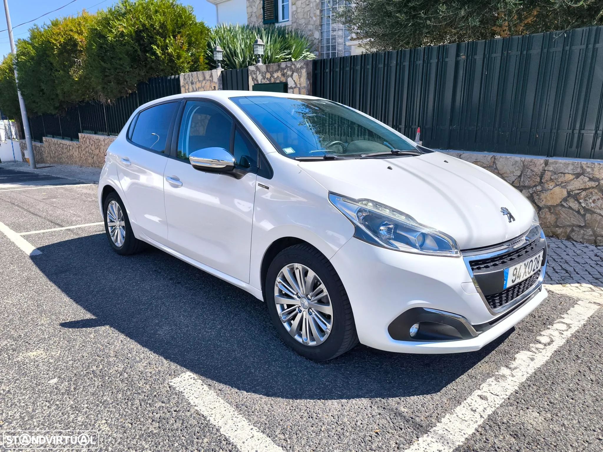Peugeot 208 1.2 PureTech Signature - 1
