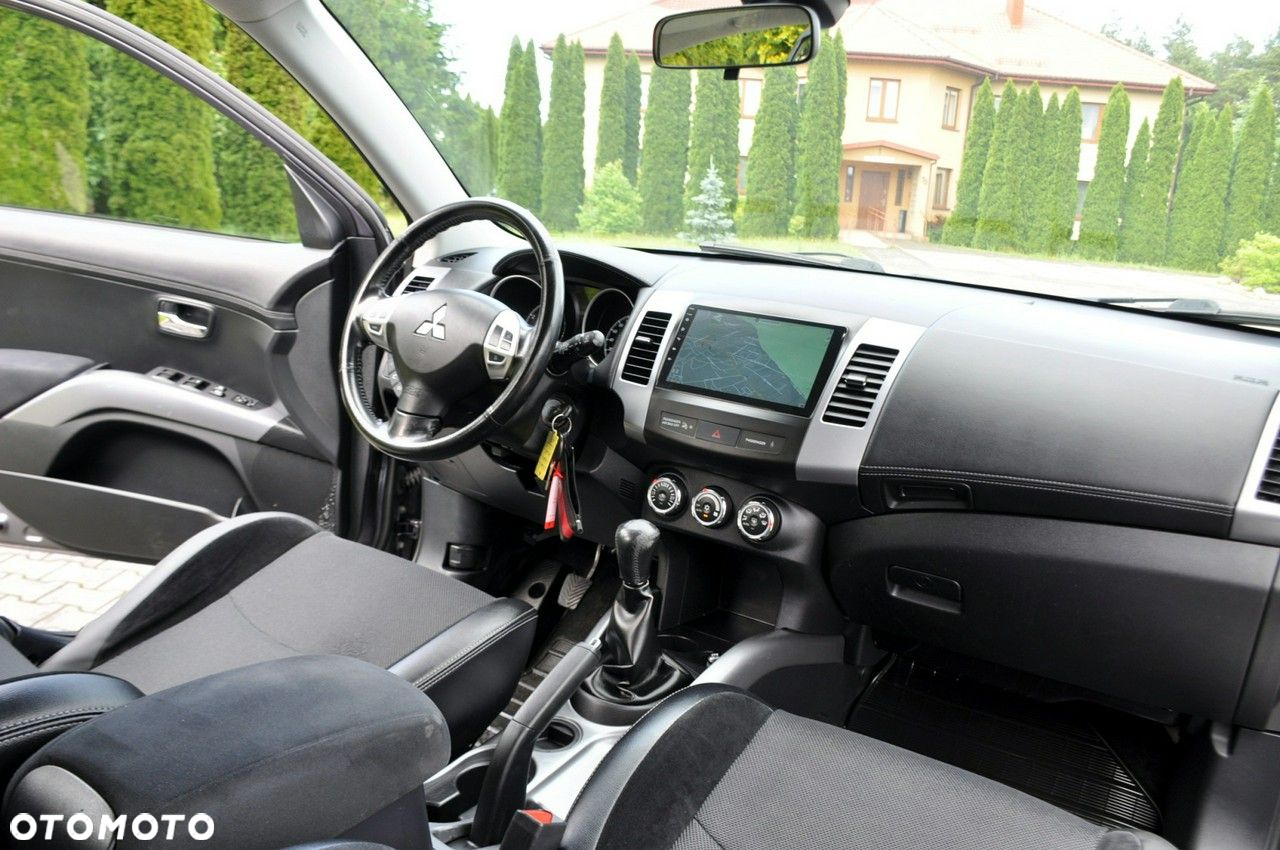 Mitsubishi Outlander - 24