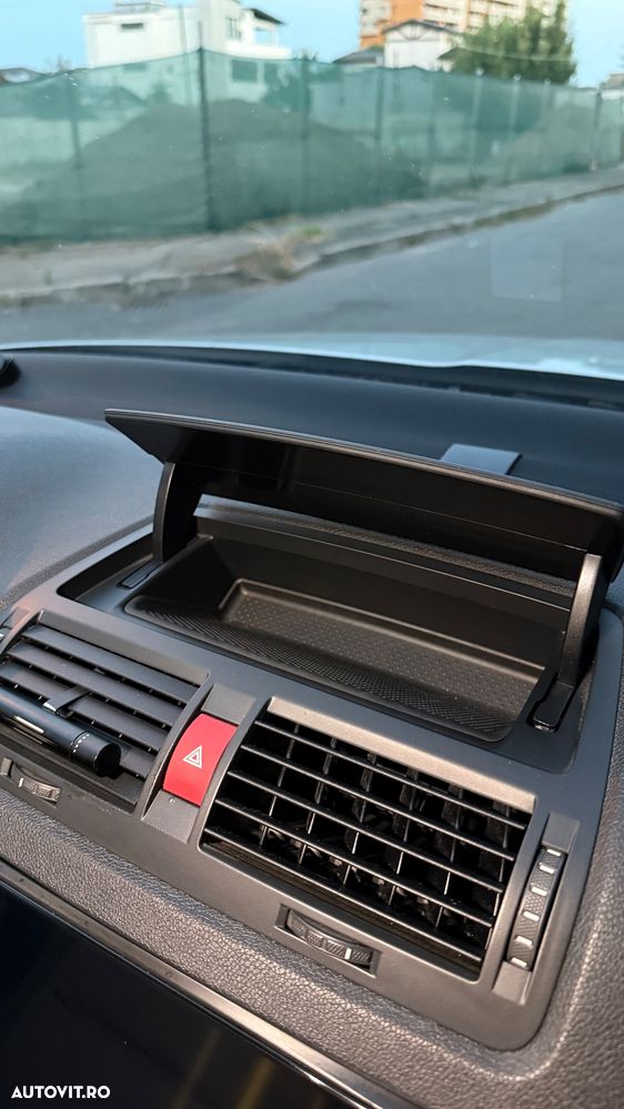 Skoda Octavia 1.6 MPI Ambiente - 32