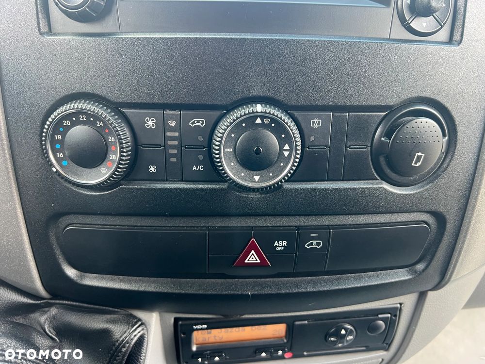 Mercedes-Benz Sprinter - 22