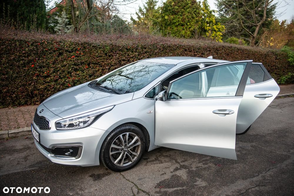 Kia Ceed 1.6 GDI Dream-Team Edition - 15