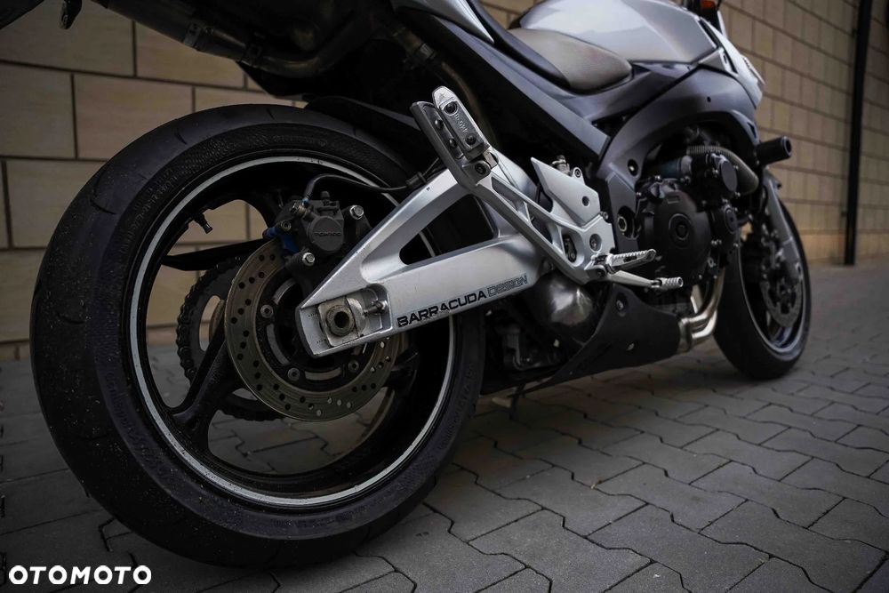 Suzuki GSR - 13