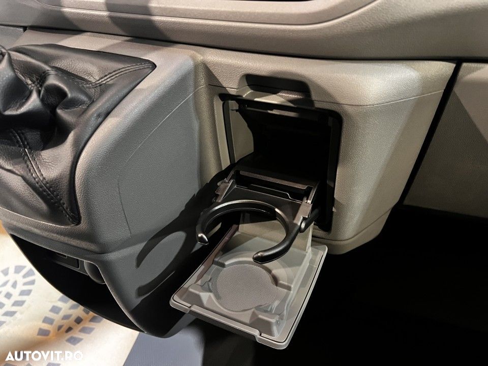 Volkswagen Caravelle - 25